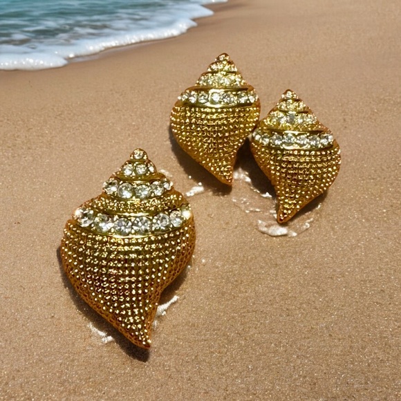 Kenneth Jay Lane Gold and Silver Shell Earrings - Picture 4 of 4